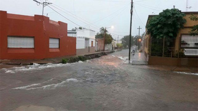 La lluvia arrasa en Concepción del Uruguay: vuelcos, destrozos y ... - Diario UNO de Entre Ríos