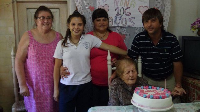 Una abuela de Tala cumplió 106 años y los celebró en familia - Diario UNO de Entre Ríos